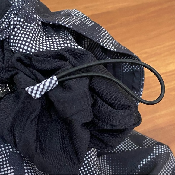 LULULEMON T.H.E Short 9” Linerless Small Pebble Camo White Black Men’s Short M - Picture 11 of 12